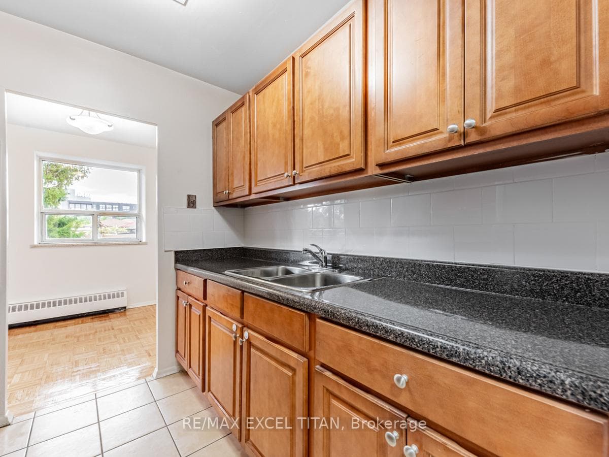 1524 Lawrence Avenue Unit 514 photo 8