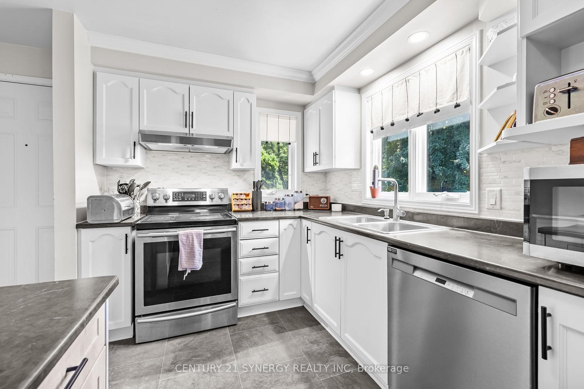 2282 Roxborough Kenyon Boundary Road photo 14