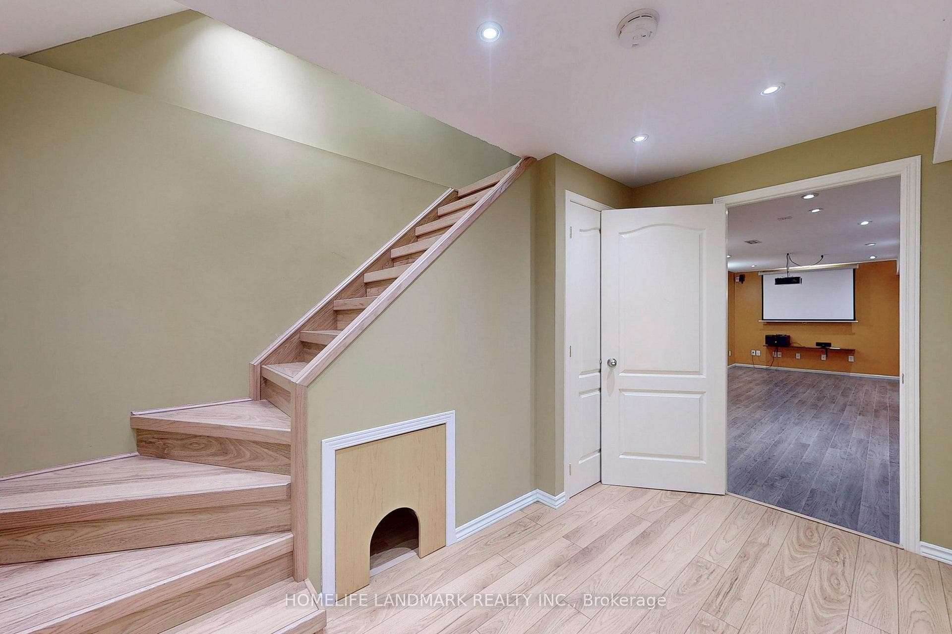 410 Carruthers Avenue photo 28