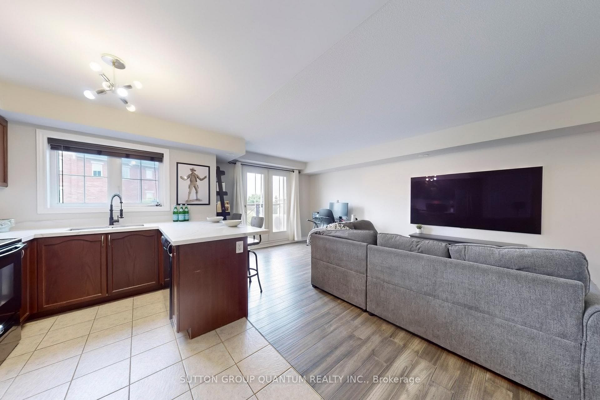 2468 Post Road Unit 10 photo 3