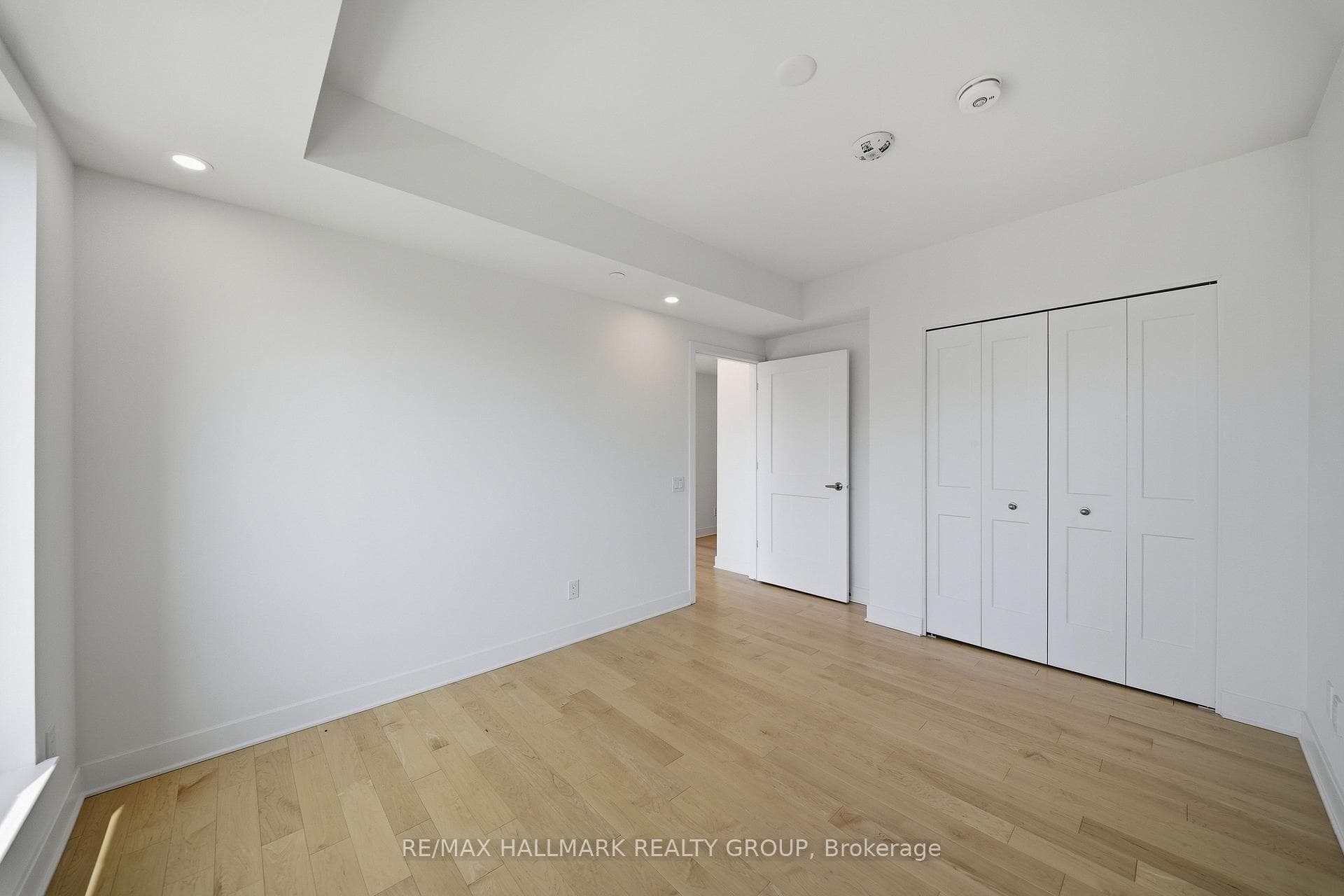 180 George Street Unit 2202 photo 19