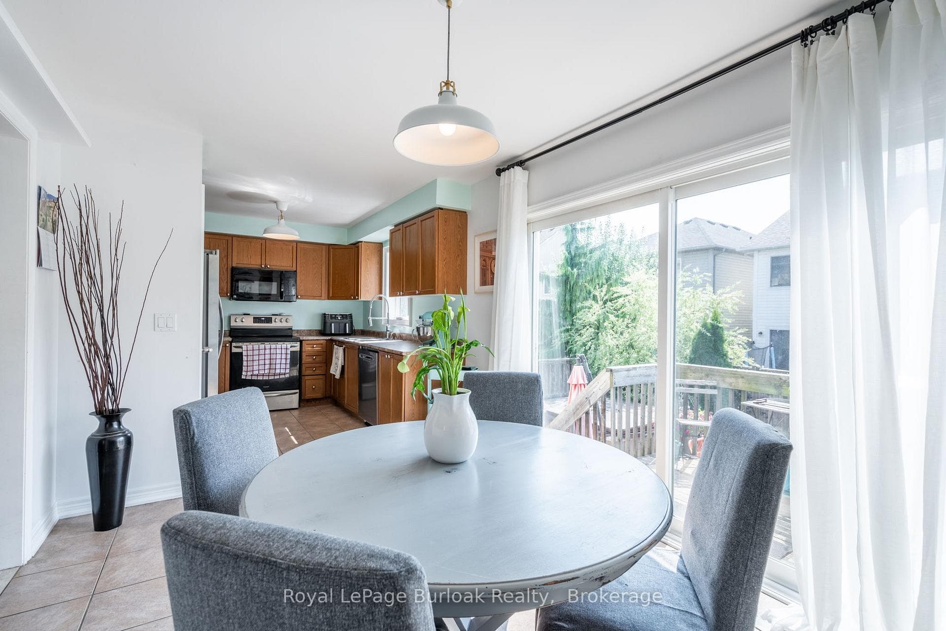 63 Fiddlehead Crescent photo 9