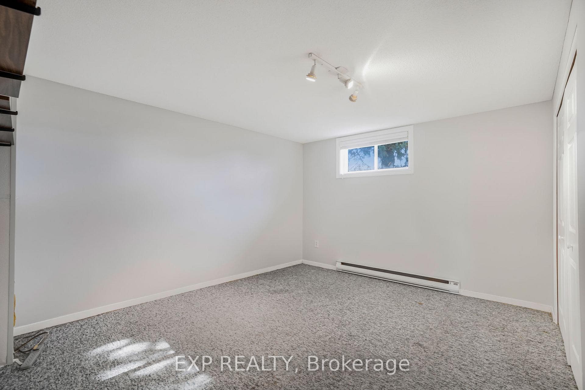 5 ALBERT Street photo 23