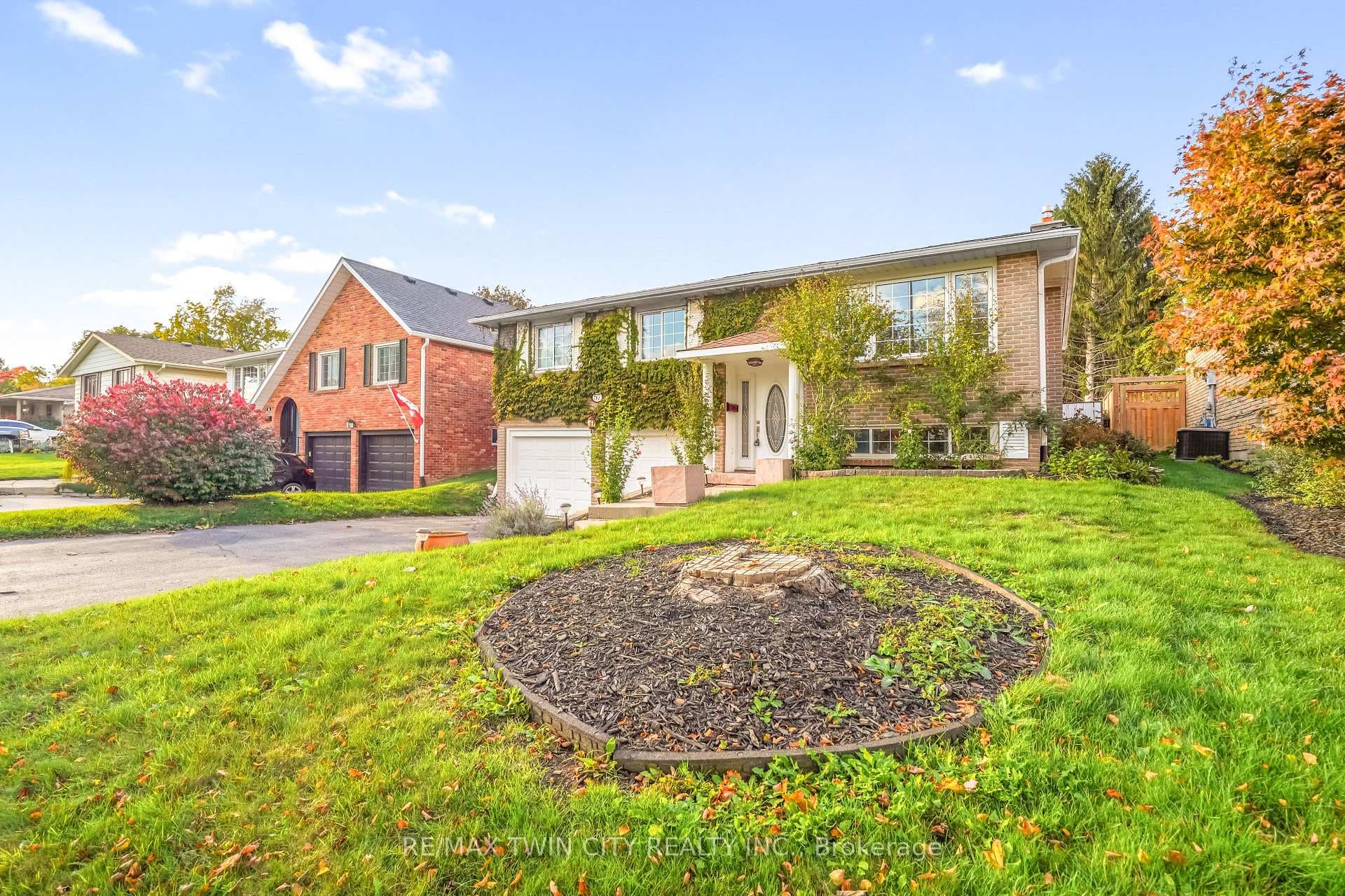 57 Ashgrove Avenue photo 3