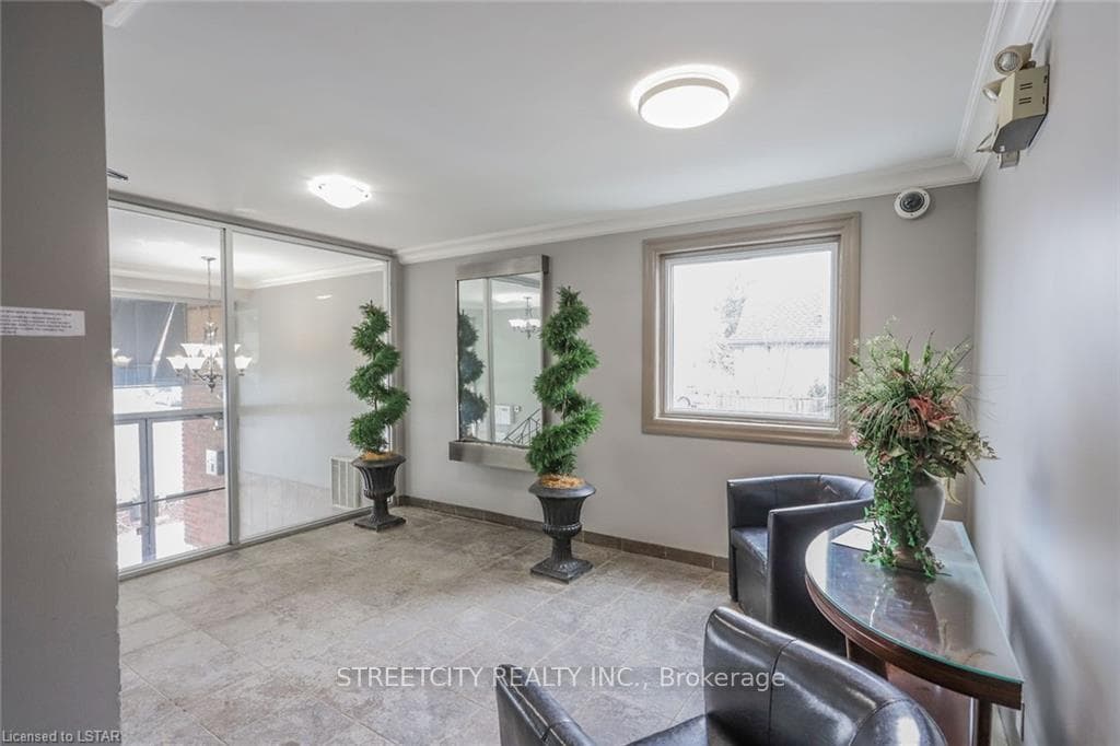 570 William Street Unit 104 photo 4