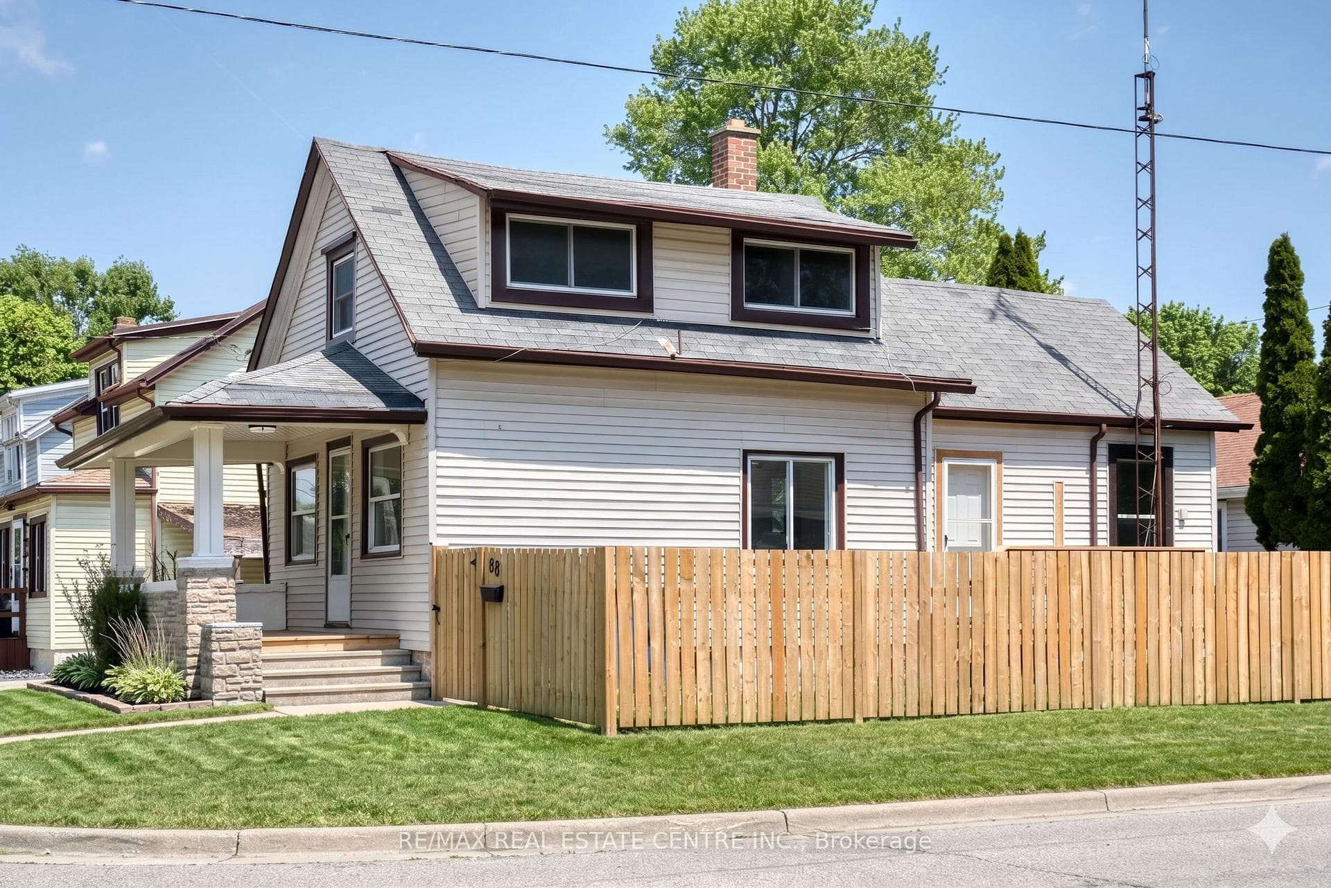 88 Lorne Avenue photo 2