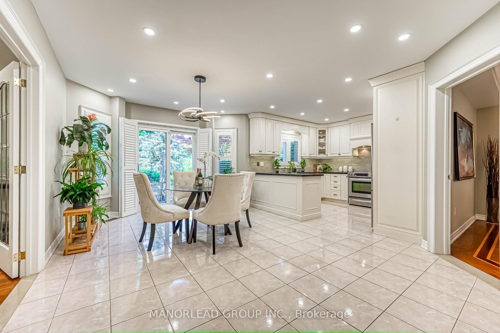 572 Wycliffe Avenue photo 14