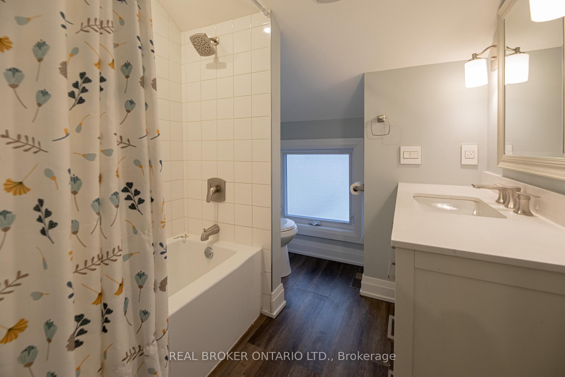81 Queen Street Unit B photo 16