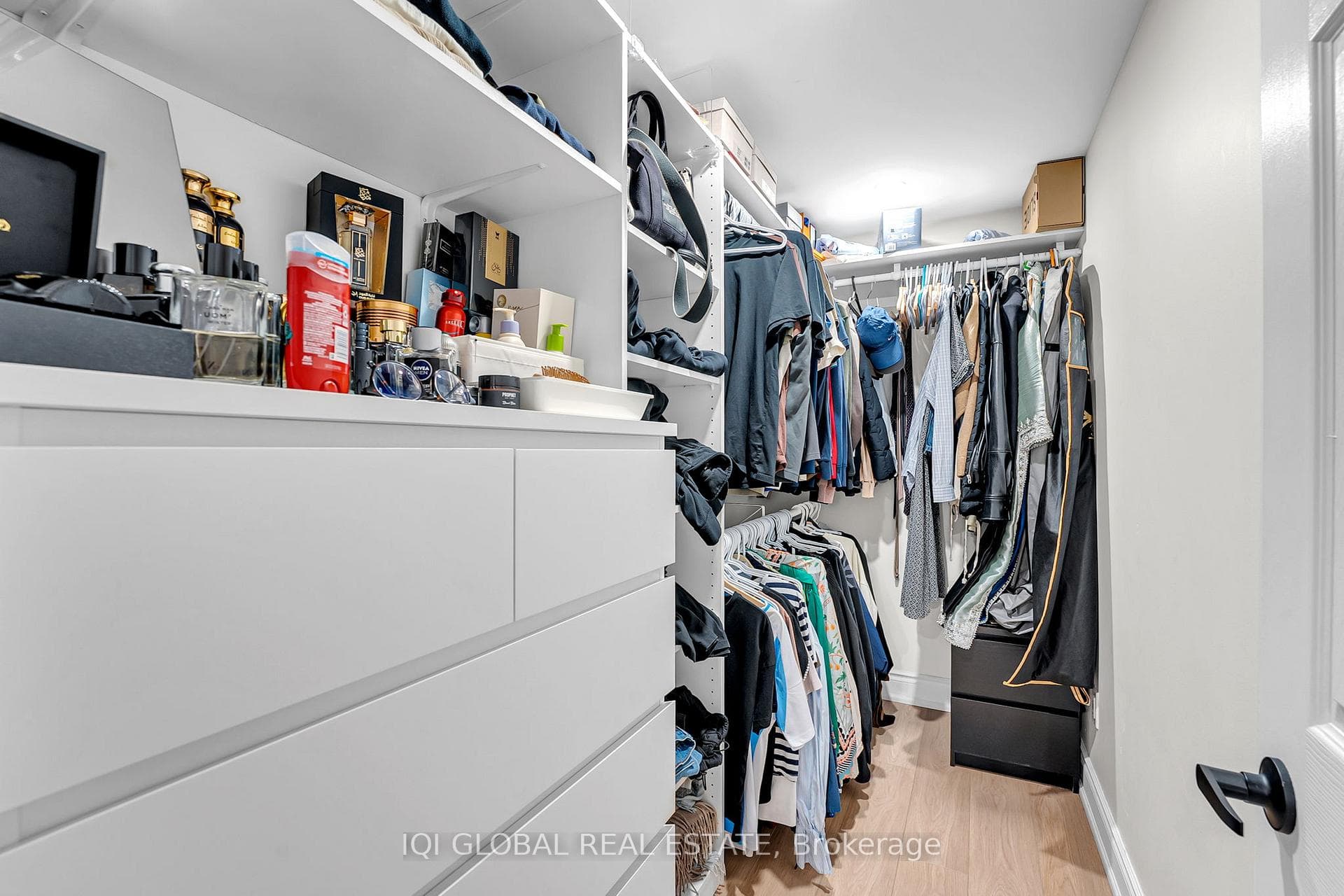 BASEMENT WALKIN CLOSET