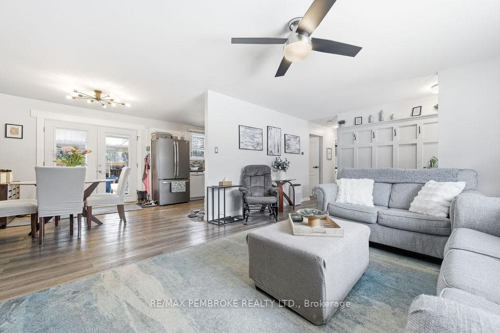 52 Laurentian Drive photo 13