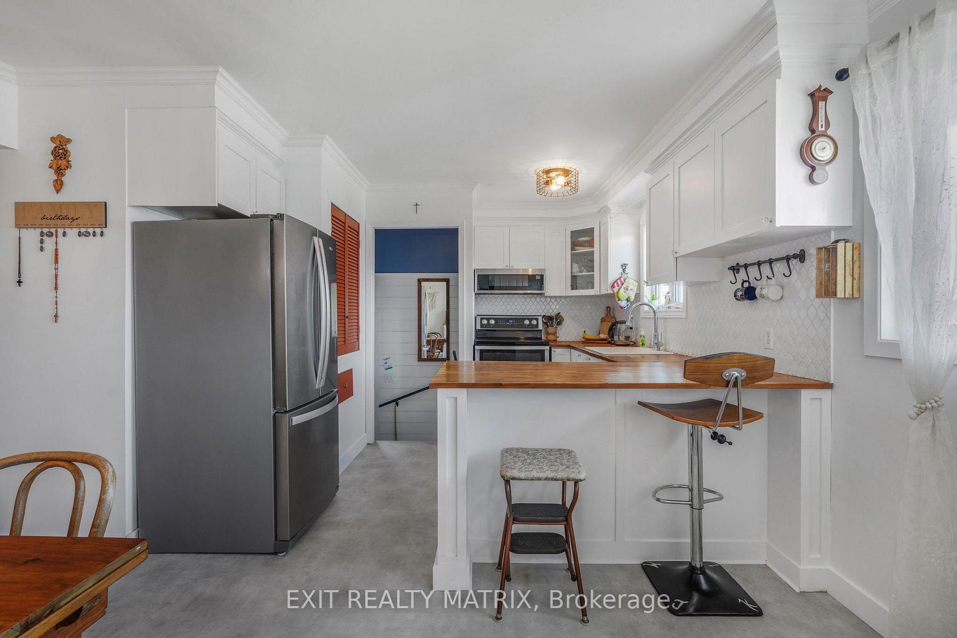509 Ghislain Street photo 9