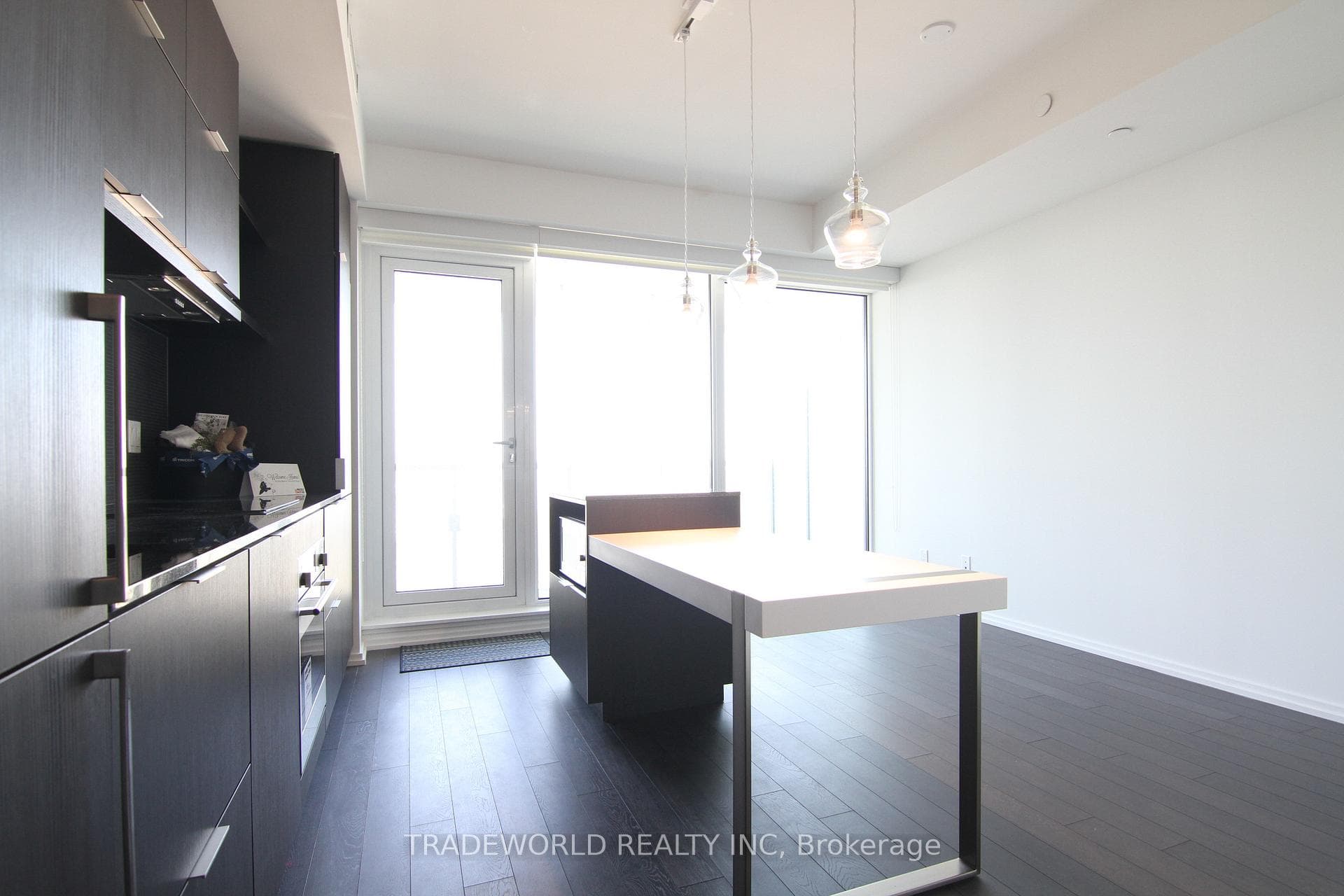 197 Yonge Street Unit 4111 photo 9
