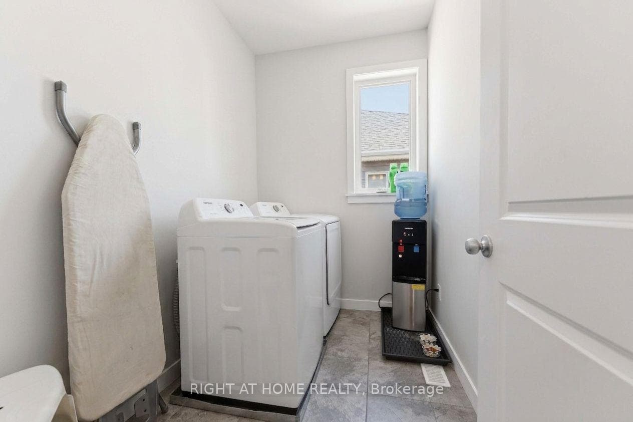730 Kirkham Crescent photo 32