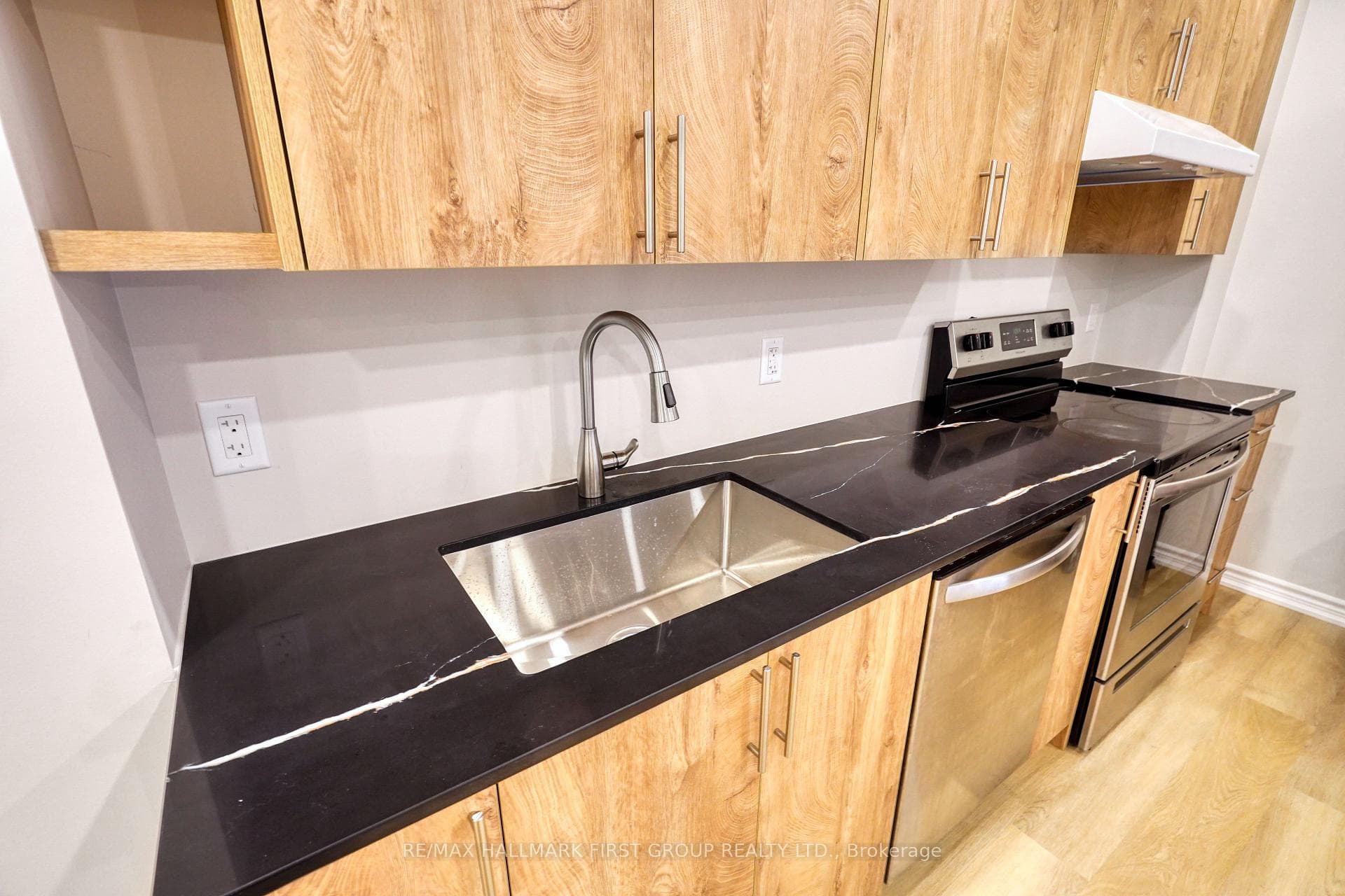136 Milby Crescent photo 6