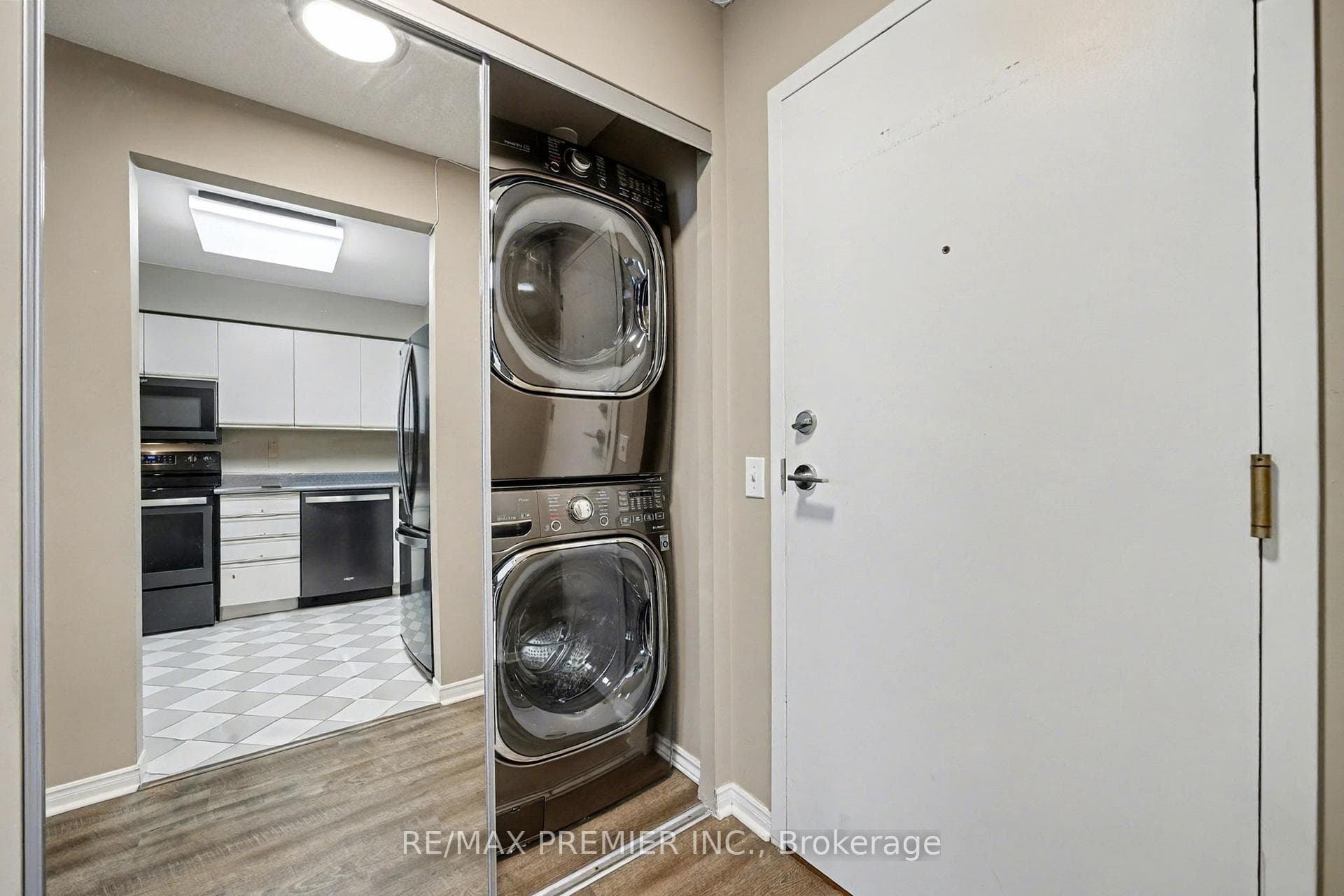 91 Townsgate Drive Unit 208 photo 8