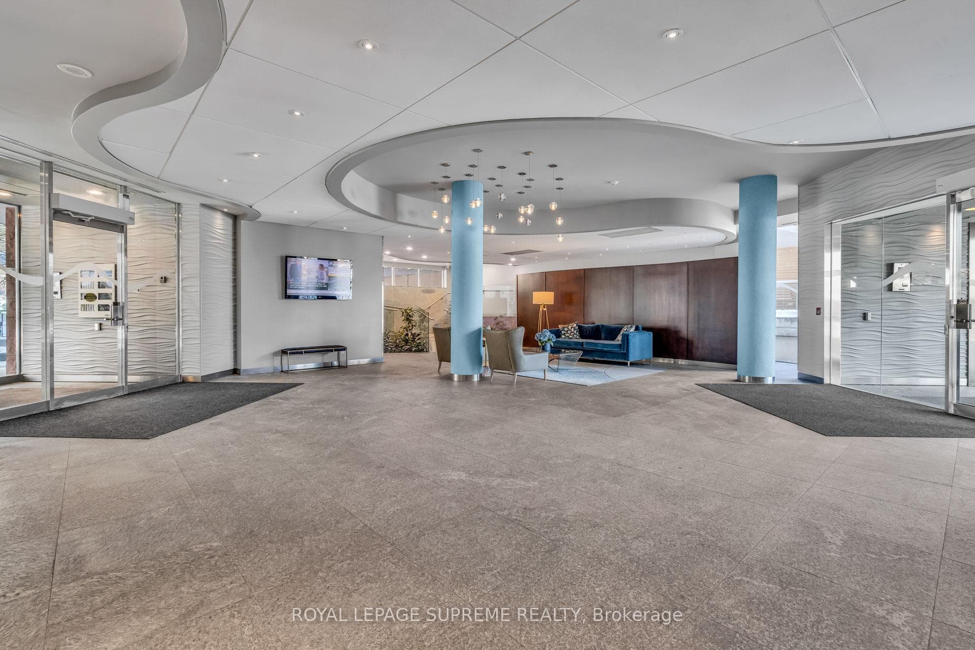 550 Queens Quay Unit 1226 photo 3