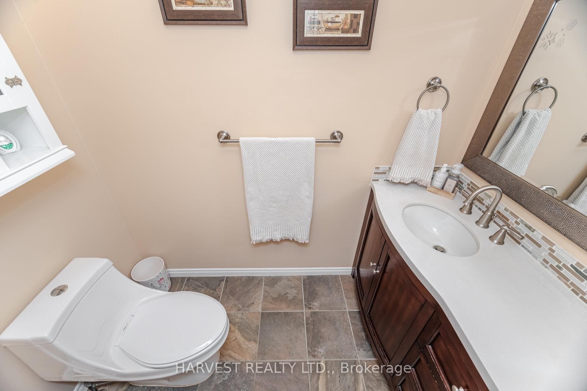 354 Darlington Crescent photo 21
