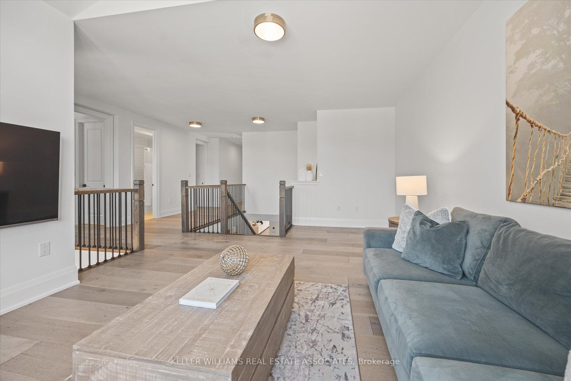 Vaulted 12' Ceiling in Loft