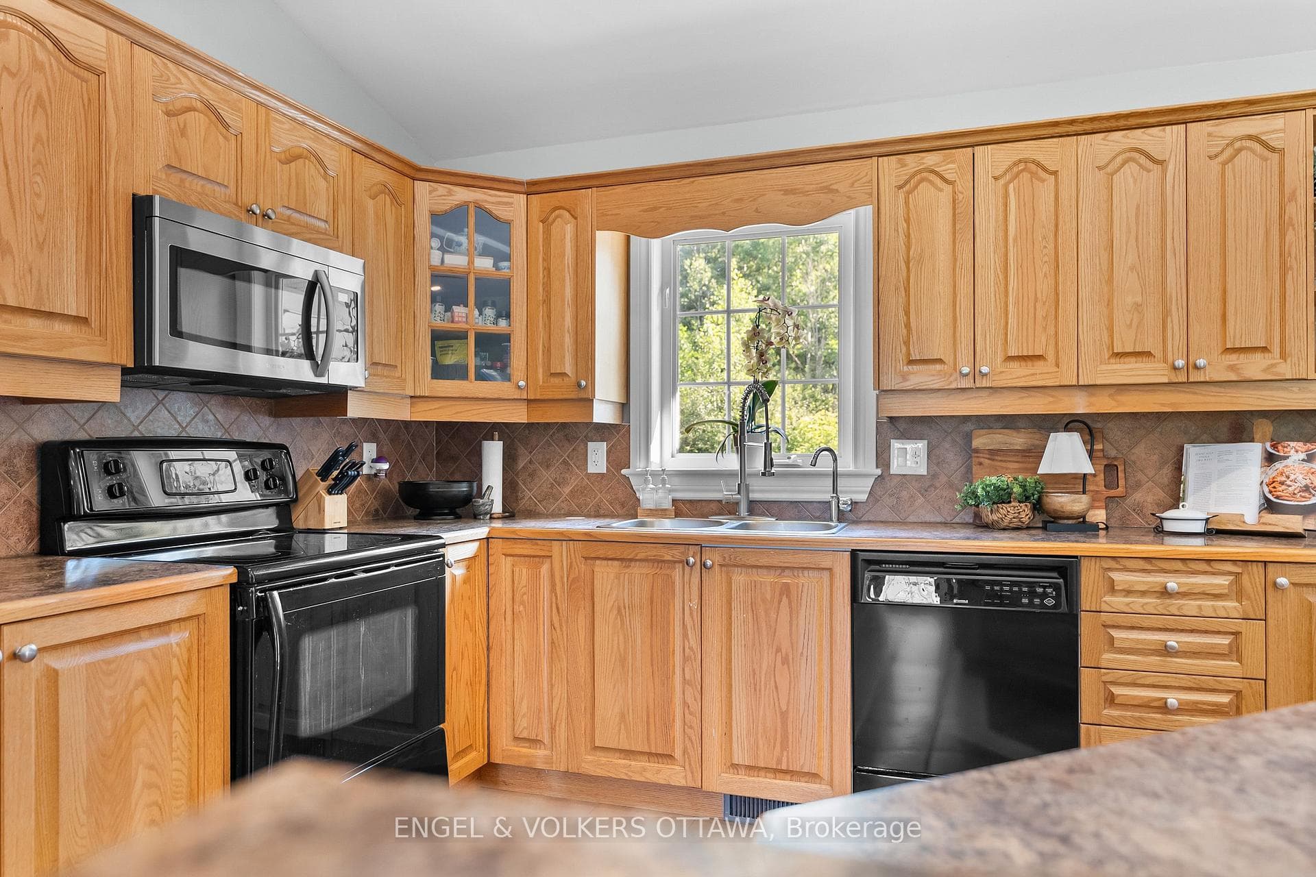 7005 Millar Road photo 6