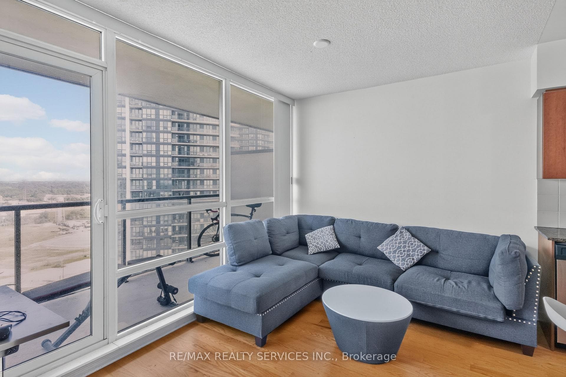 2230 Lakeshore Boulevard Unit 2405 photo 7