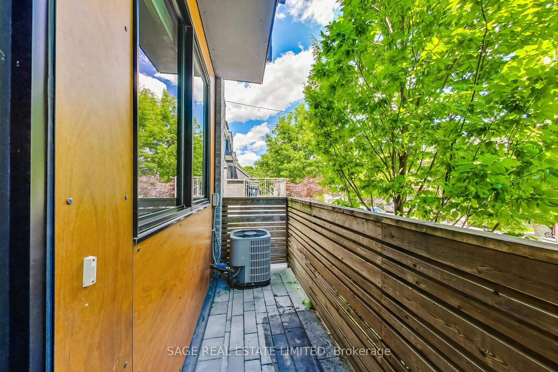 478 Shaw Street photo 2