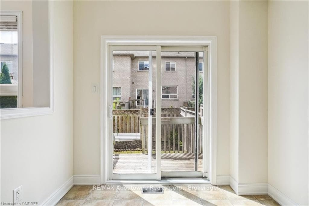 2453 OLD BROMPTON Way photo 31