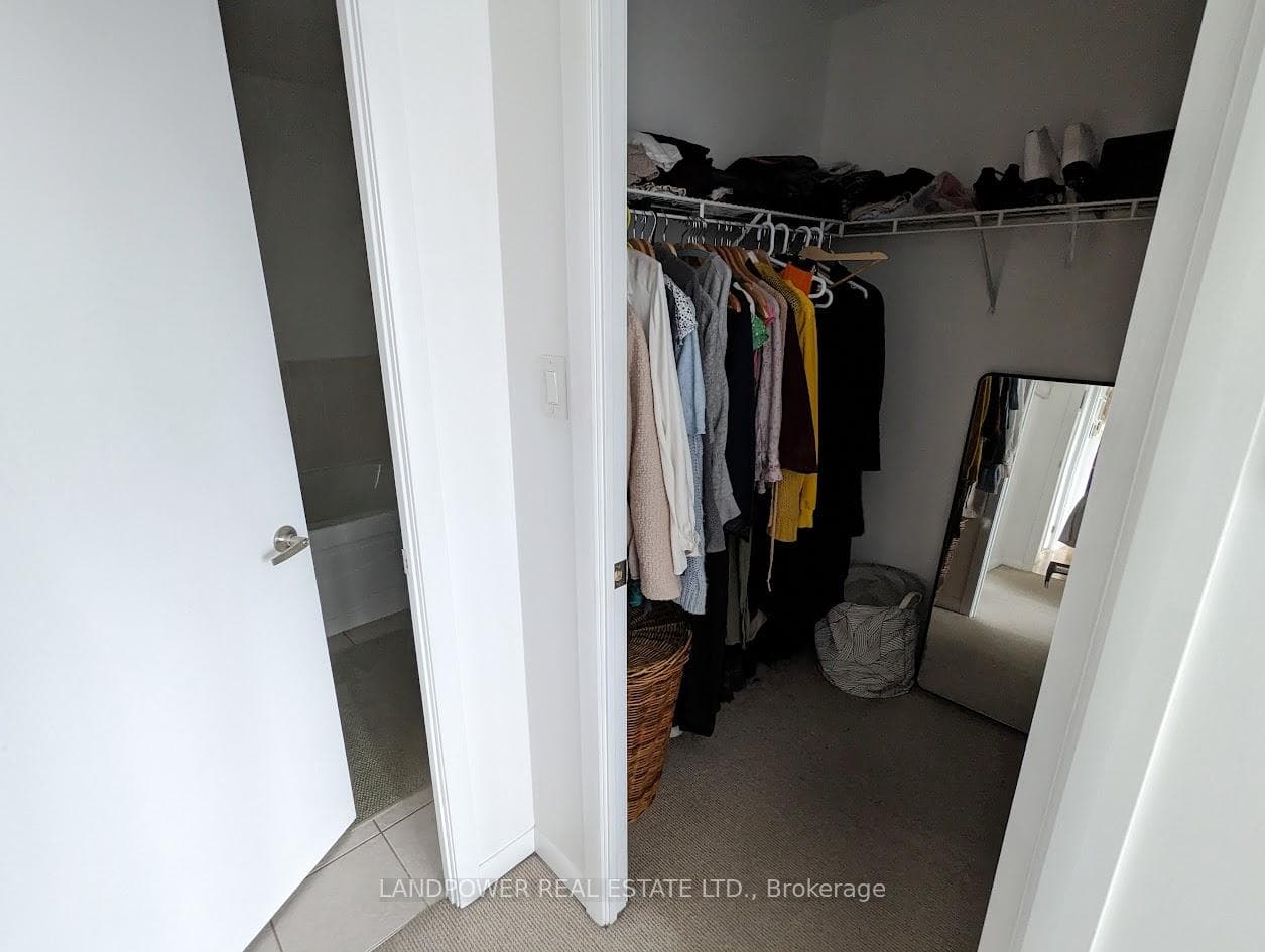 37 Grosvenor Street Unit 2704 photo 18