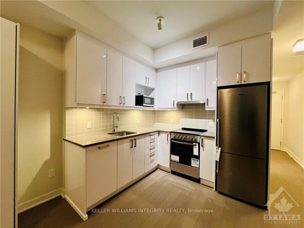 360 DESCHATELETS Avenue Unit 203 photo 5