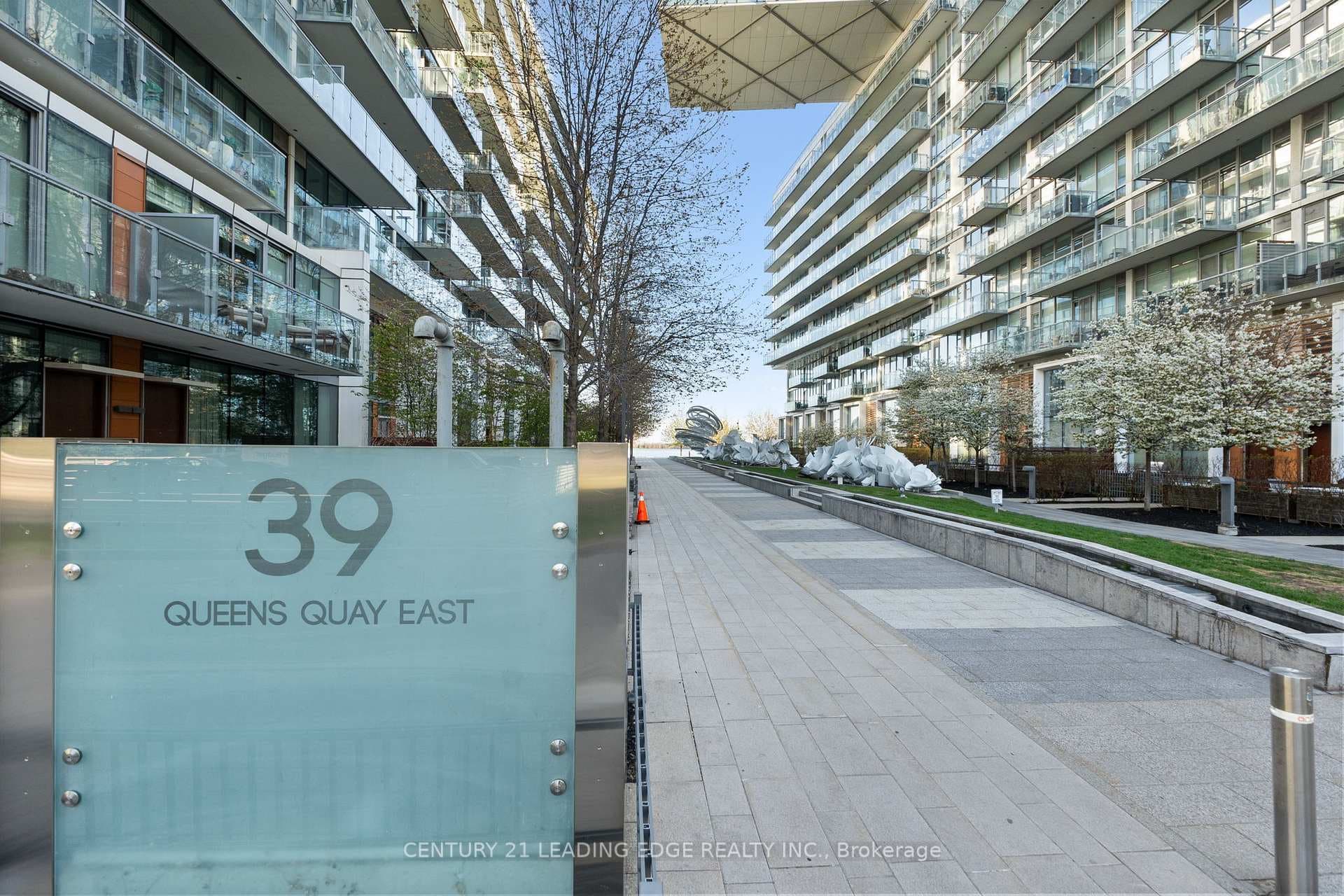 39 Queens Quay Unit 828 photo 2