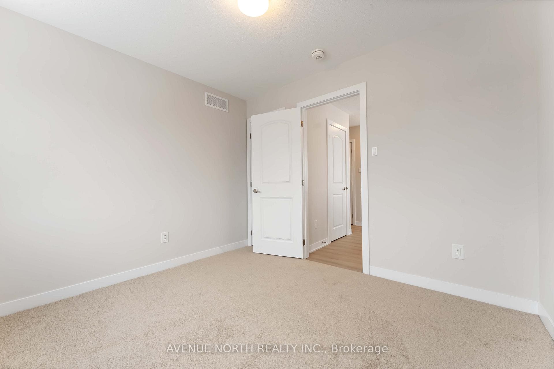 364 Les Emmerson Drive photo 18