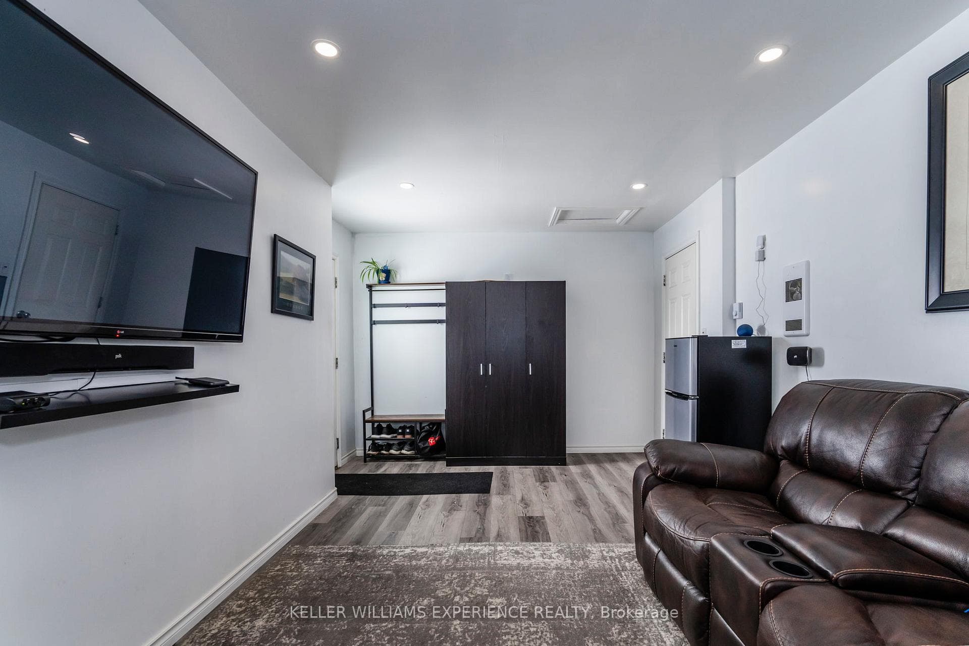 23 Leisure Court photo 9