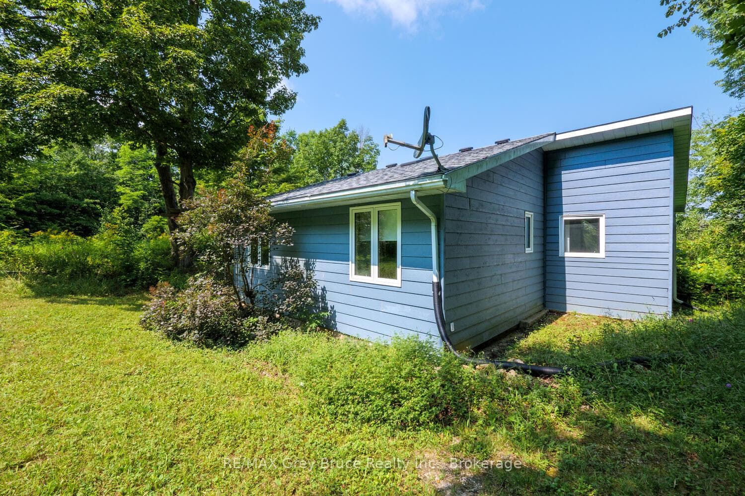65 Lawrence Road photo 38