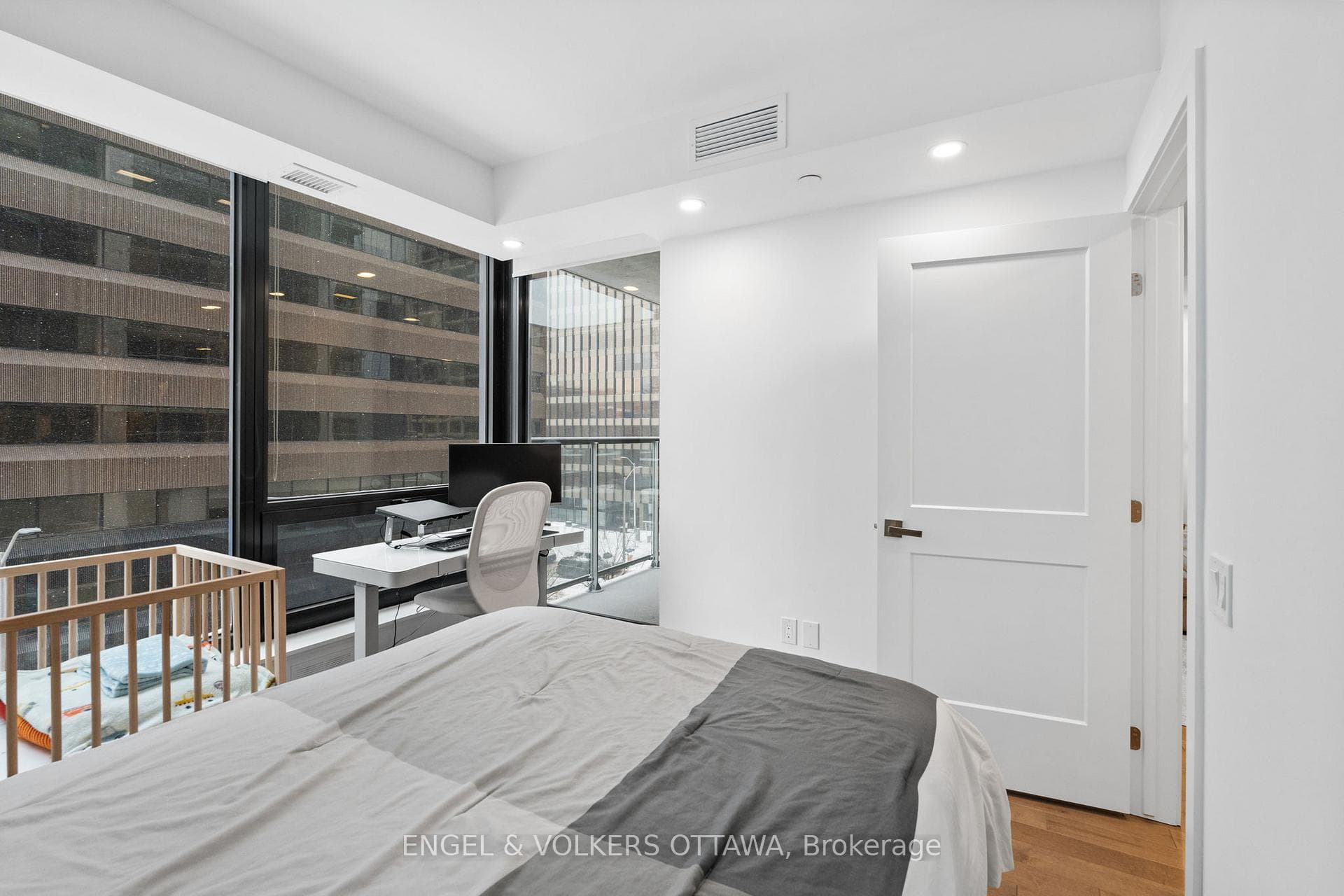 340 Queen Street Unit 402 photo 12