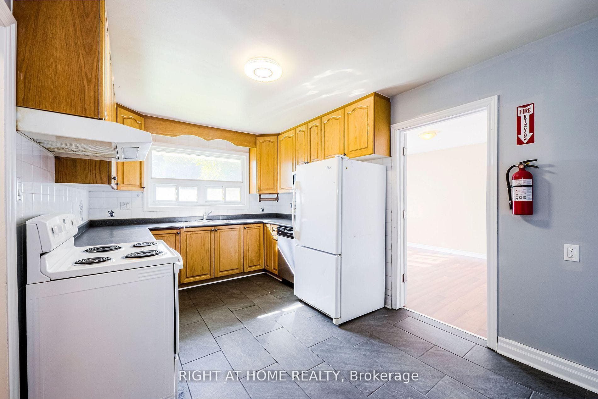 1715 Rossland Road Unit Main-A photo 10