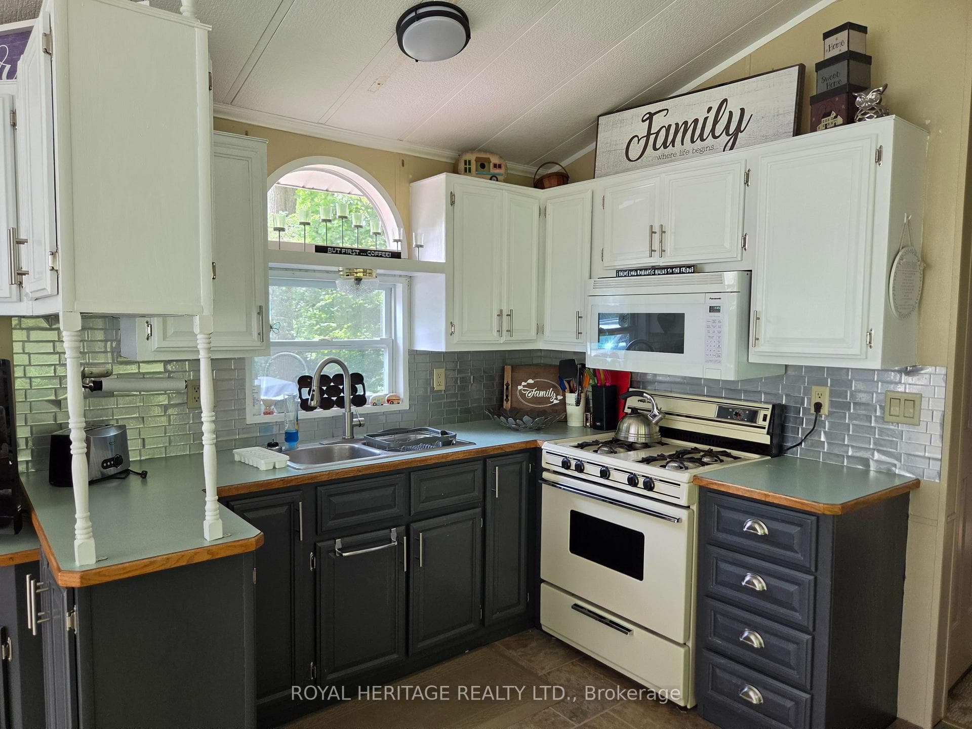 **Gas Stove + Newer Fridge & Microwave**