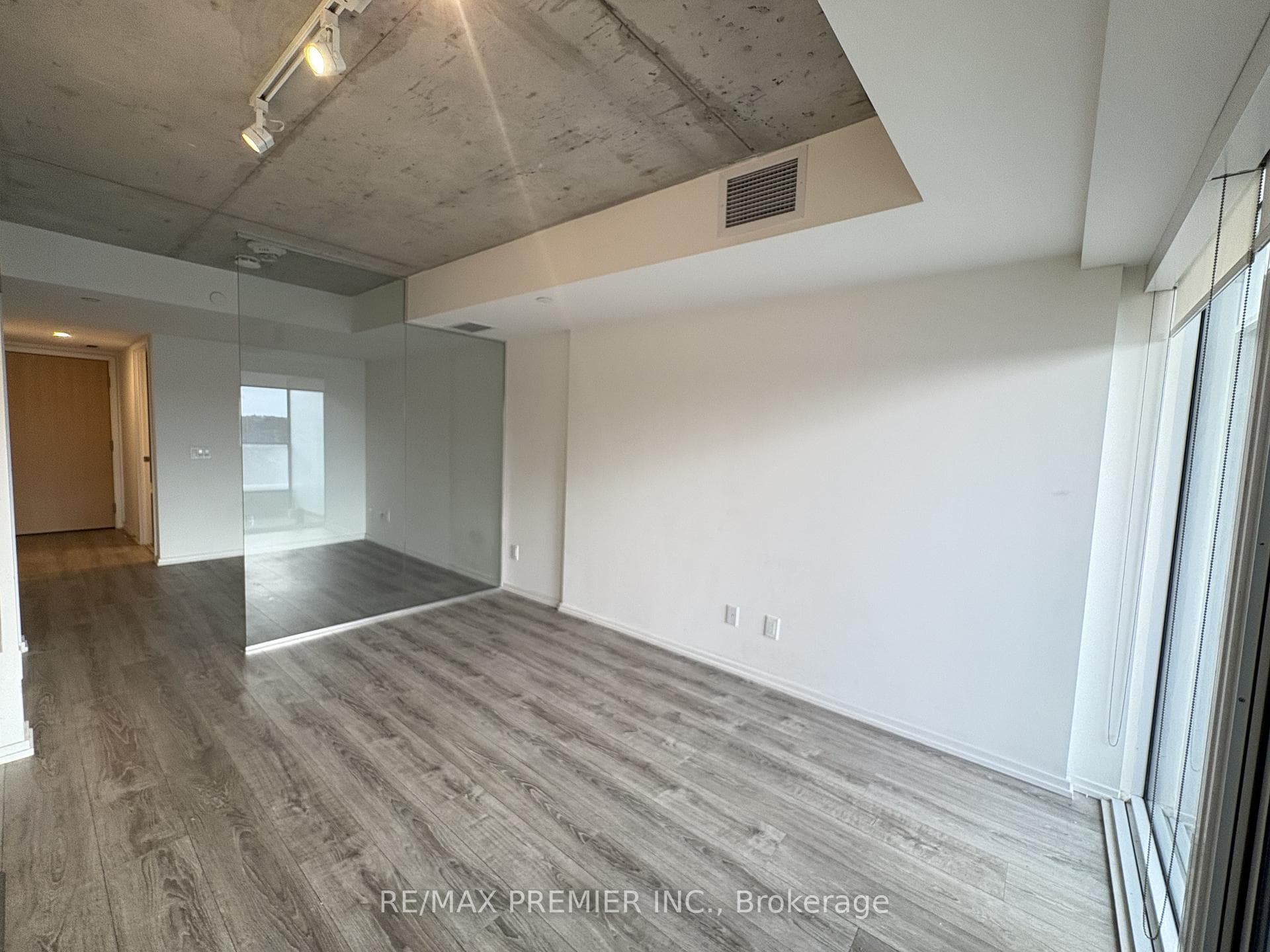 8 Hillsdale Avenue Unit 826 photo 16