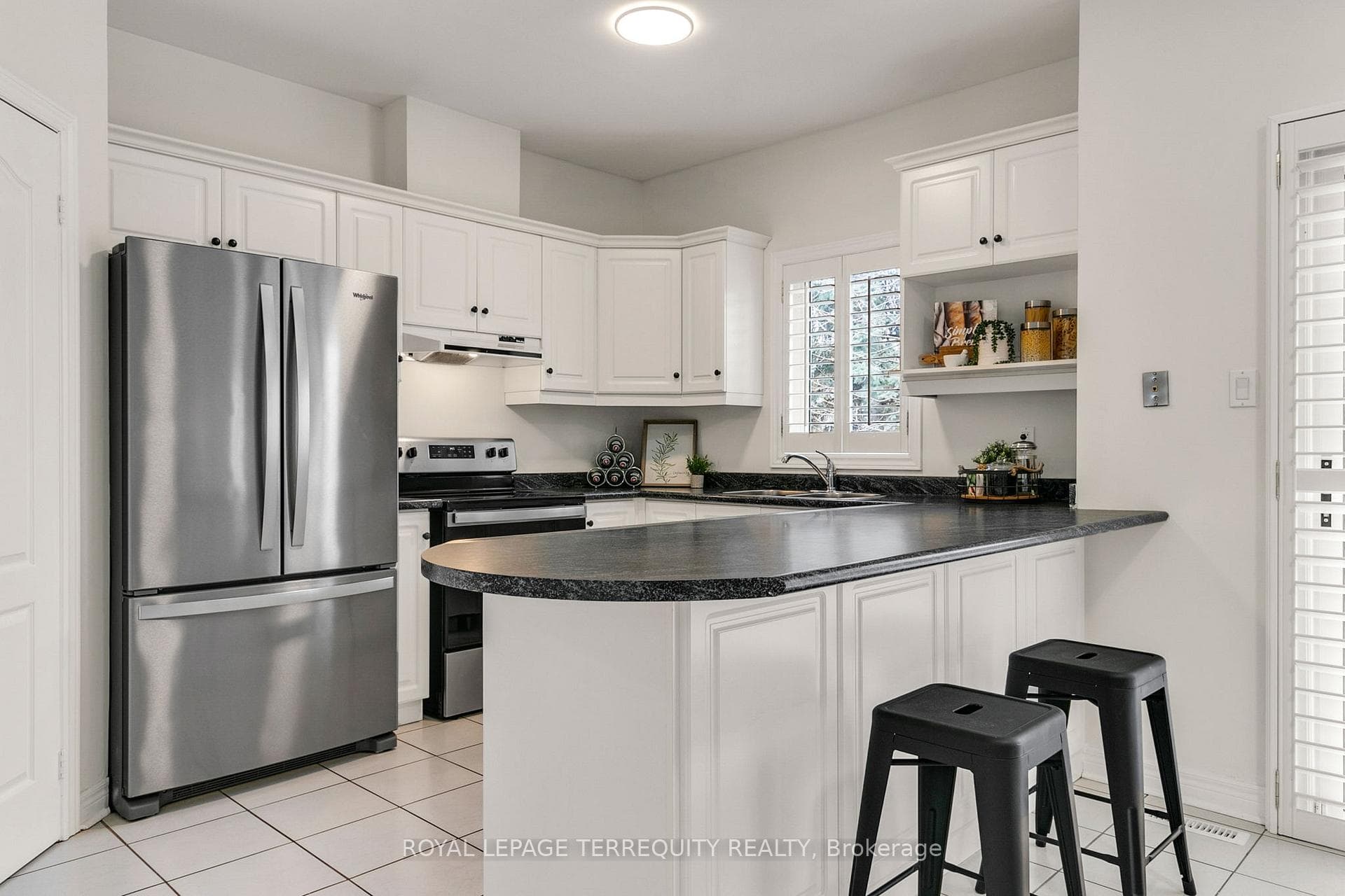 388 Glenkindie Avenue photo 12