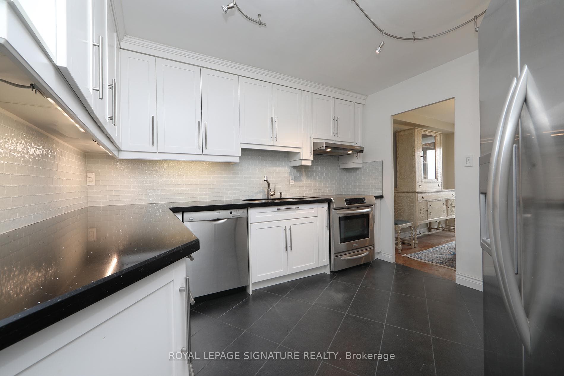 980 Broadview Avenue Unit 1103 photo 9