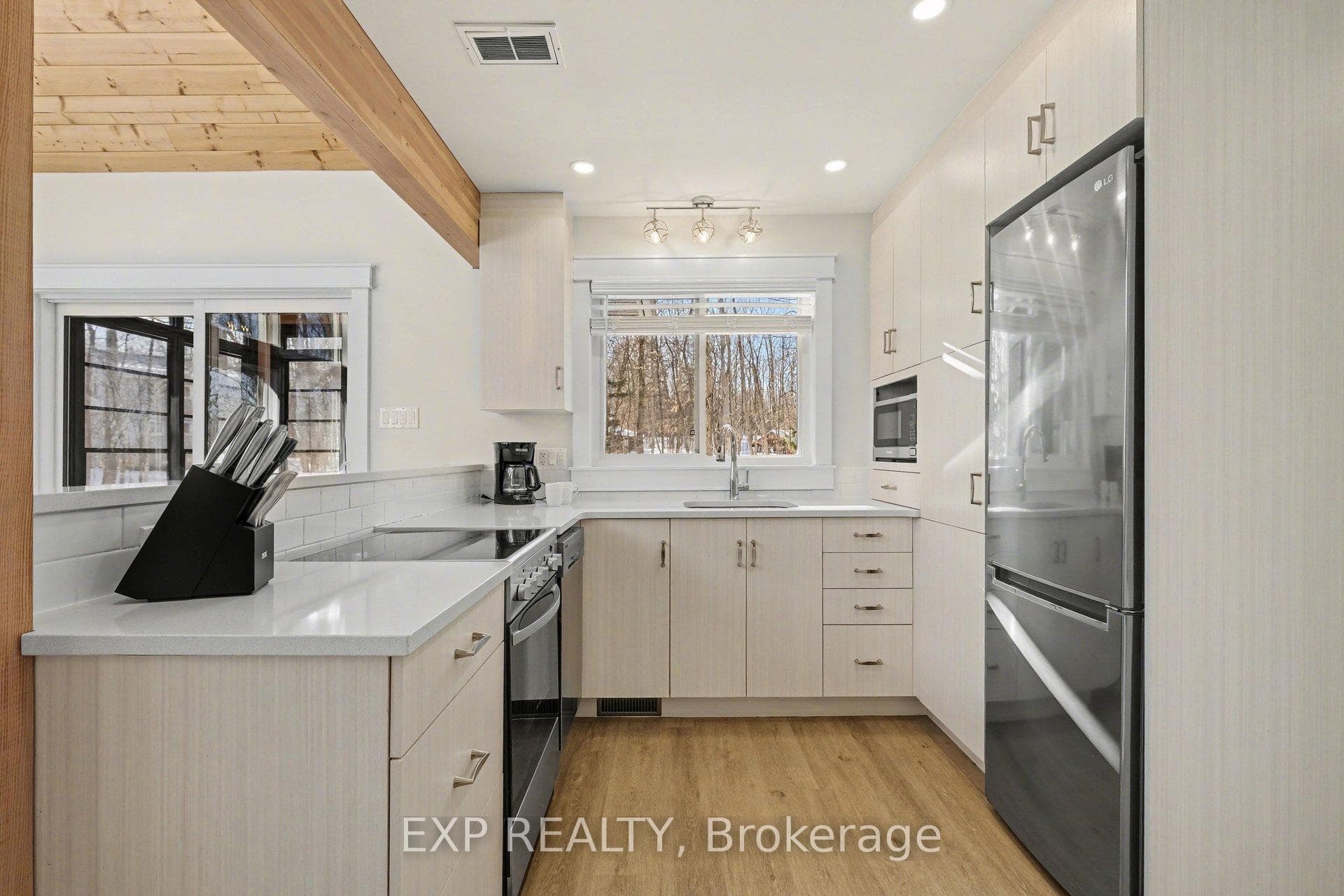 20 Crestview Drive photo 3