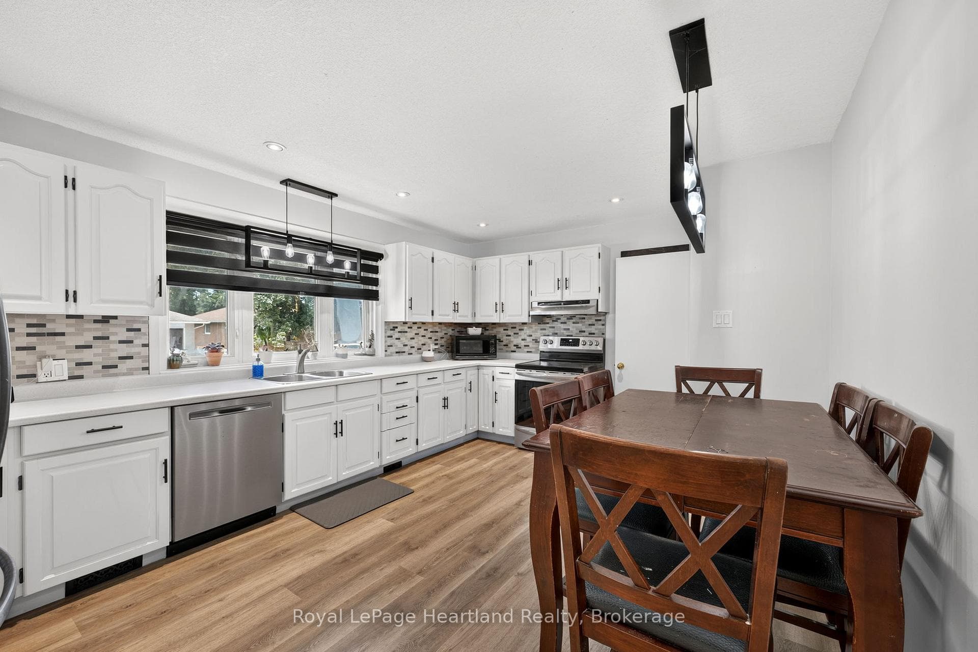 240 Elm Avenue photo 8