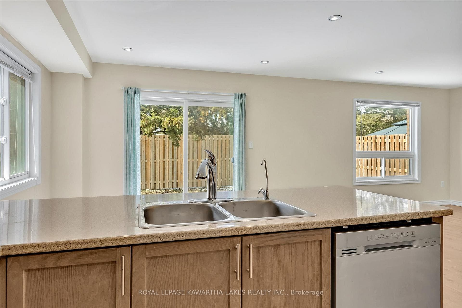50 Claxton Crescent photo 11