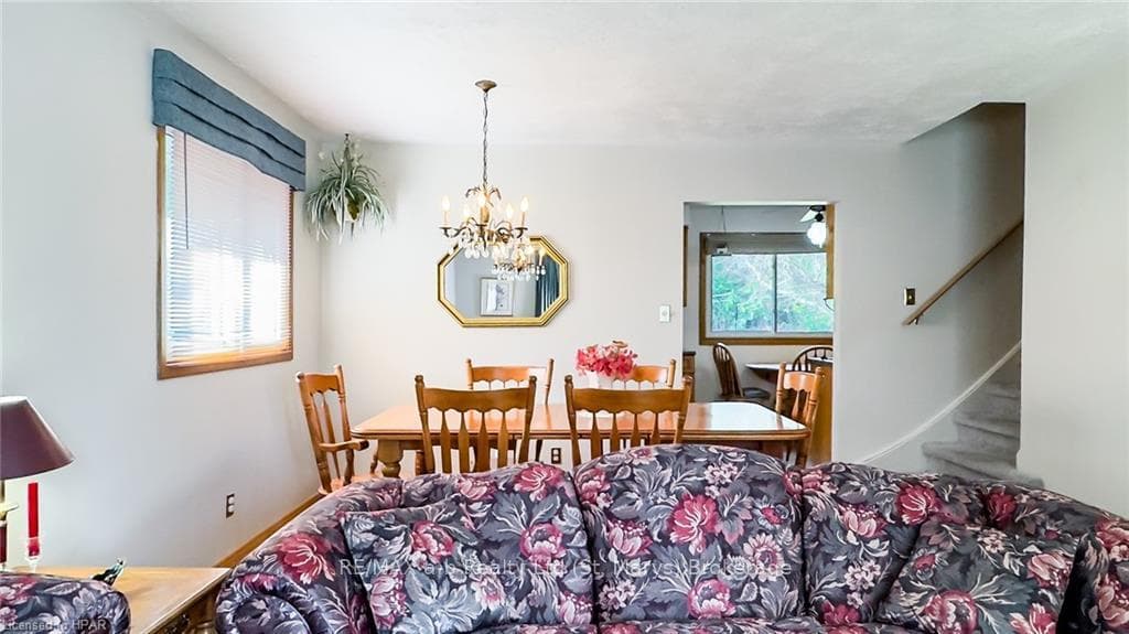 3 SPARLING Crescent photo 12