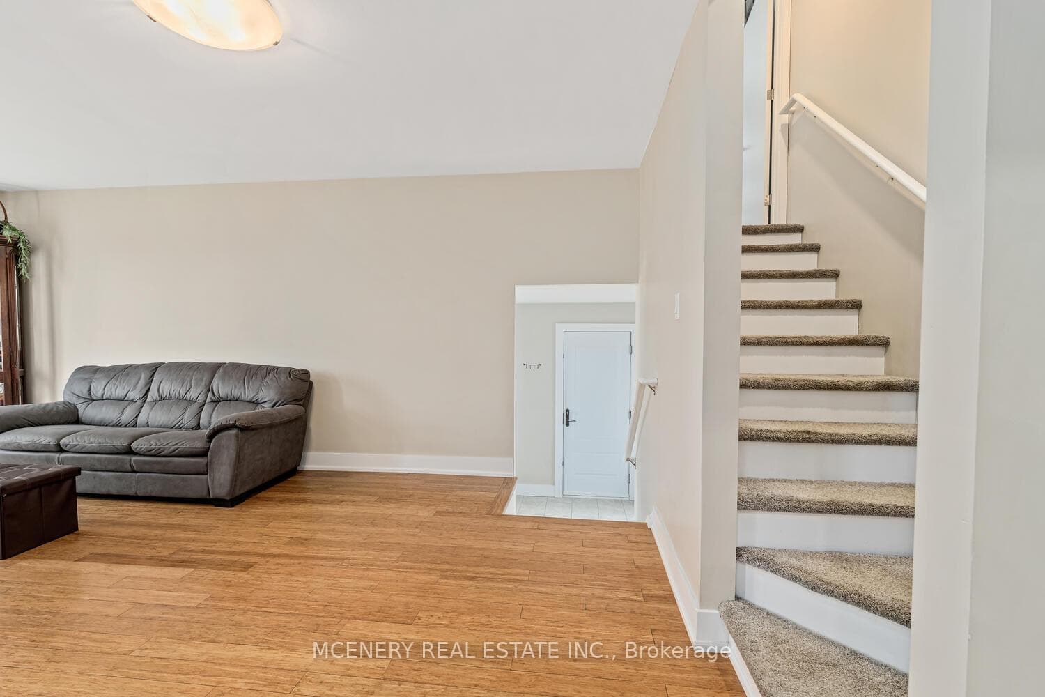 21 ERINDALE Drive photo 8