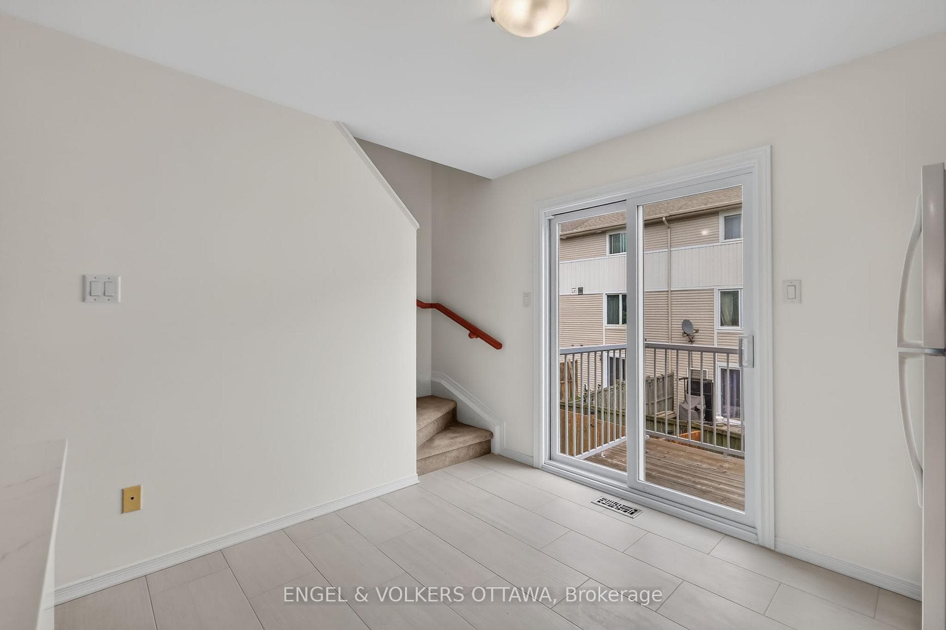 104 Manhattan Crescent photo 8