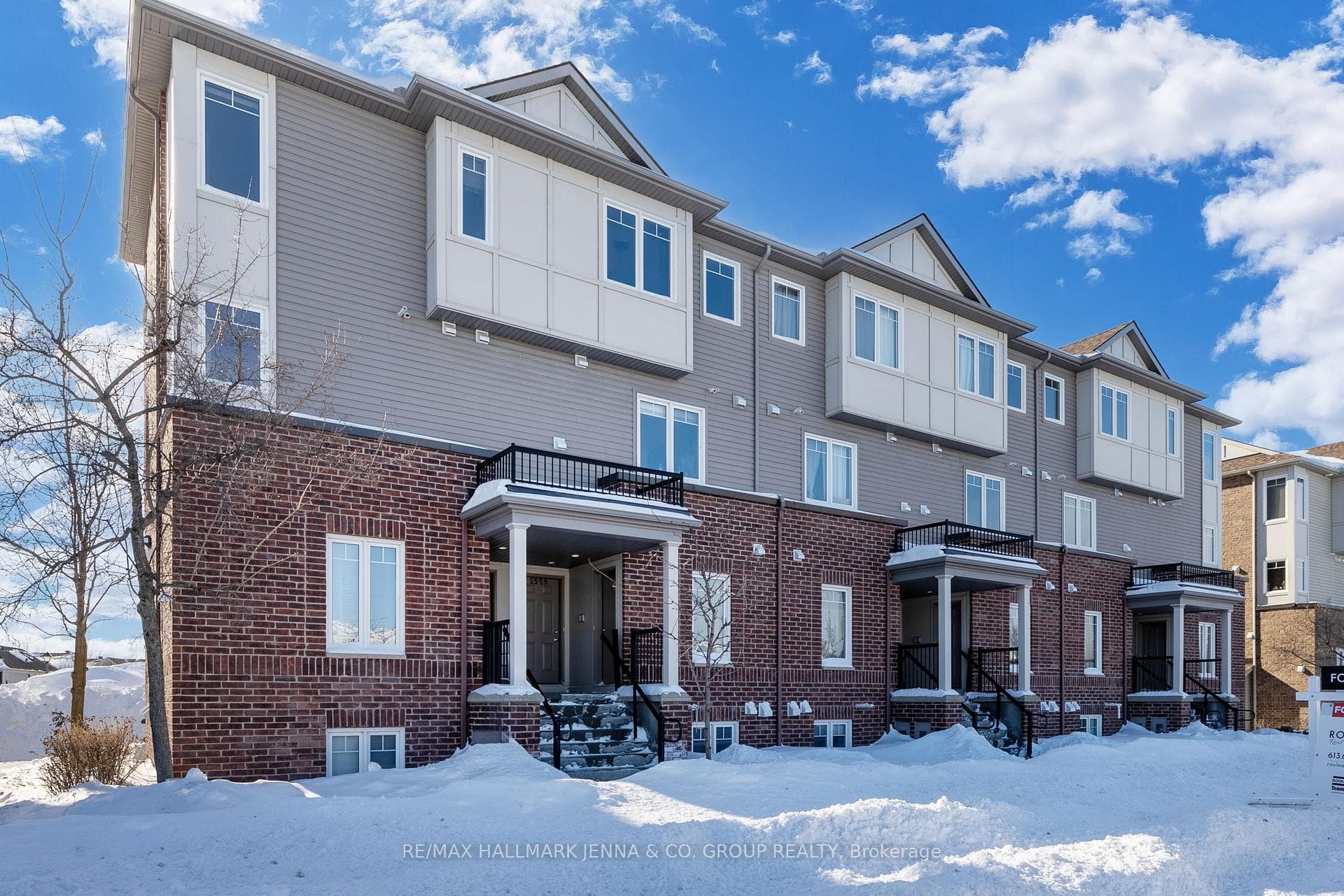 2561 Longfields Road photo 1