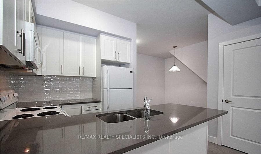275 Roxton Road Unit 101 photo 5