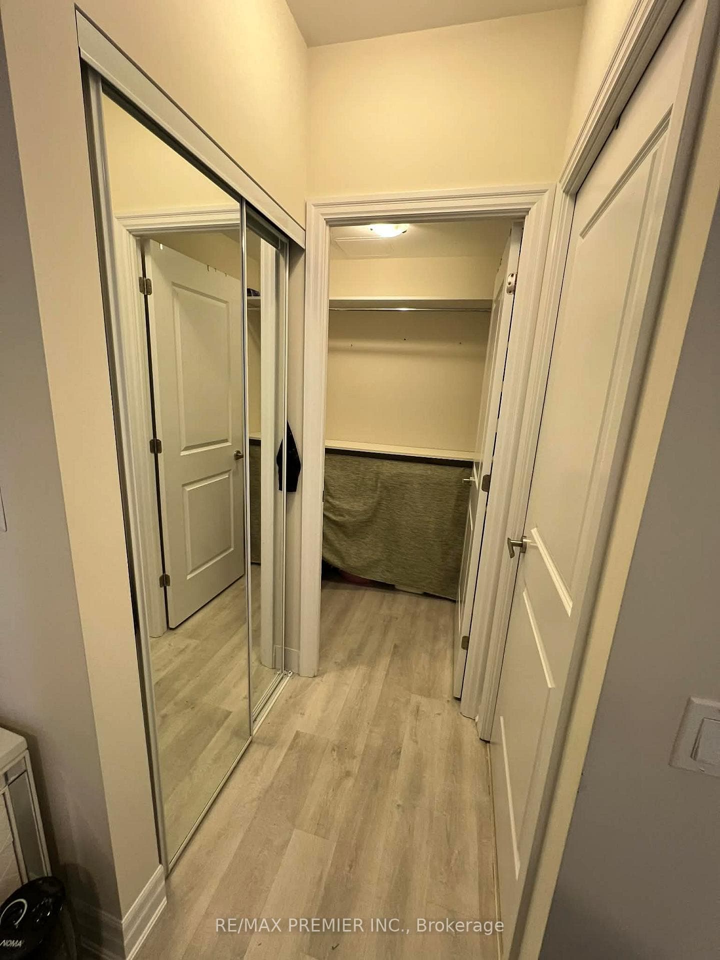 9085 Jane Street Unit 221 photo 11