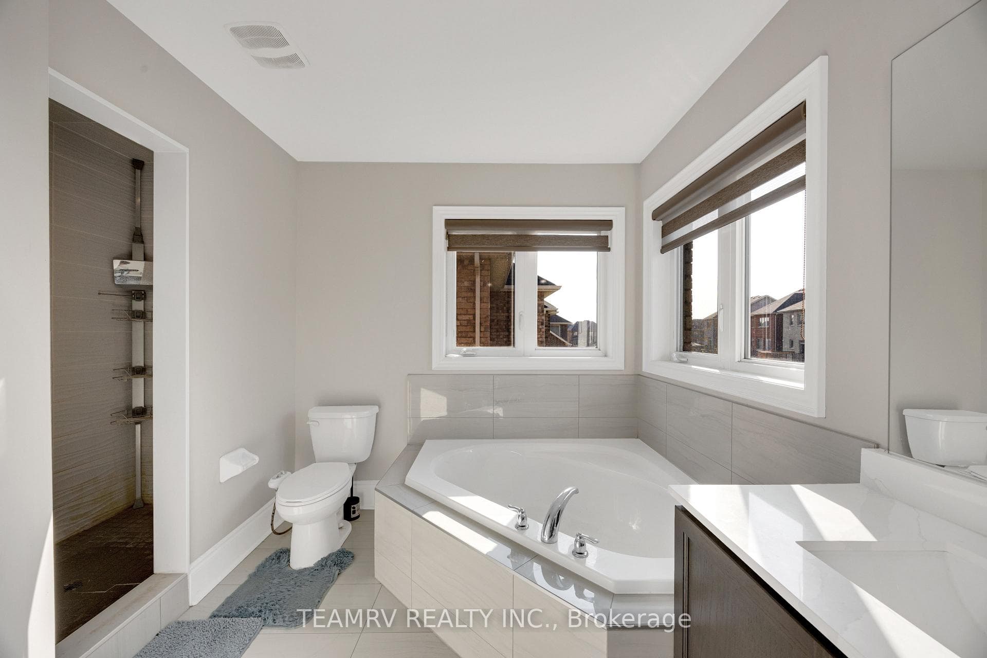 1161 Upper Thames Drive photo 30