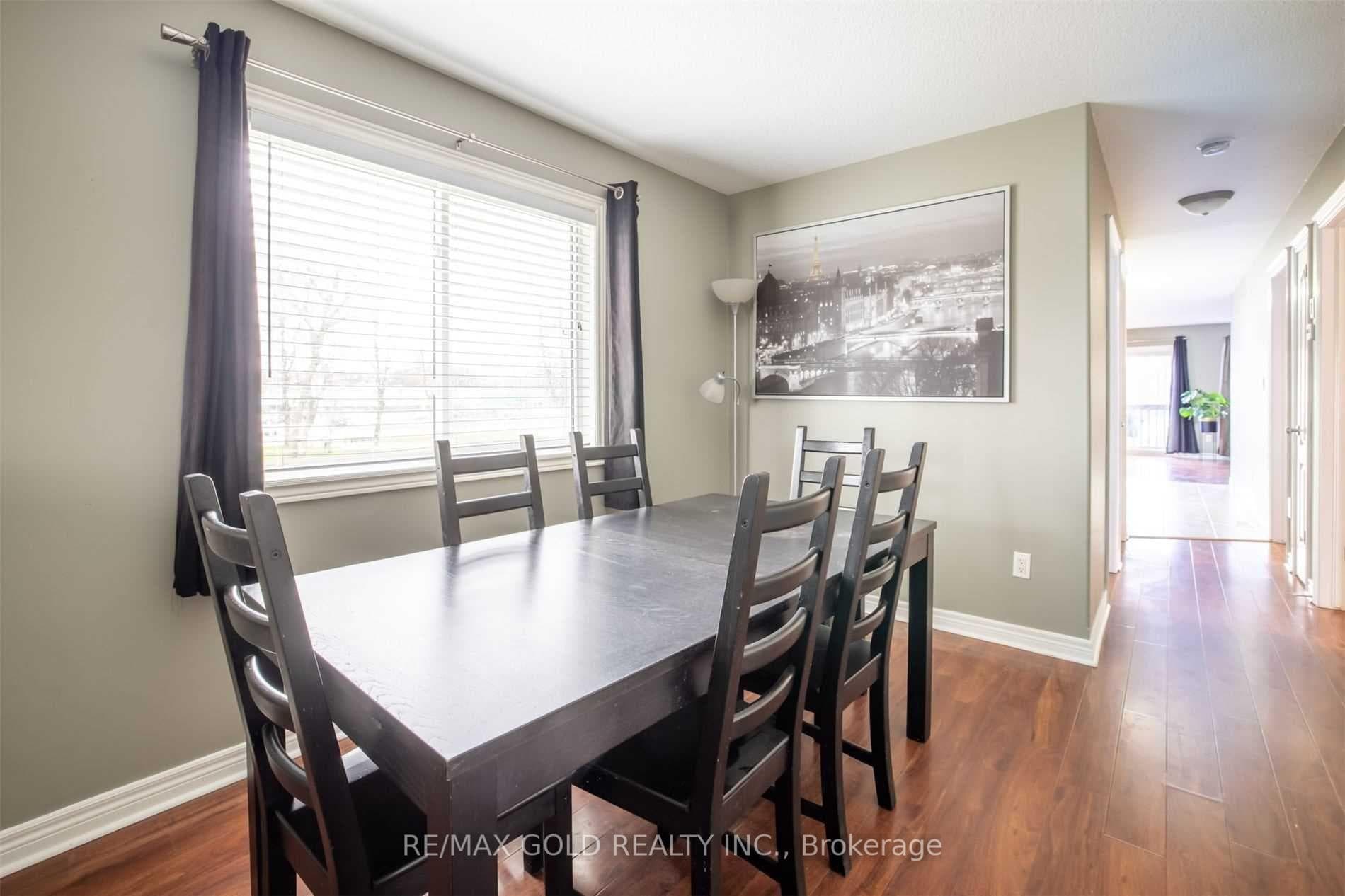 11 Rose Avenue photo 8