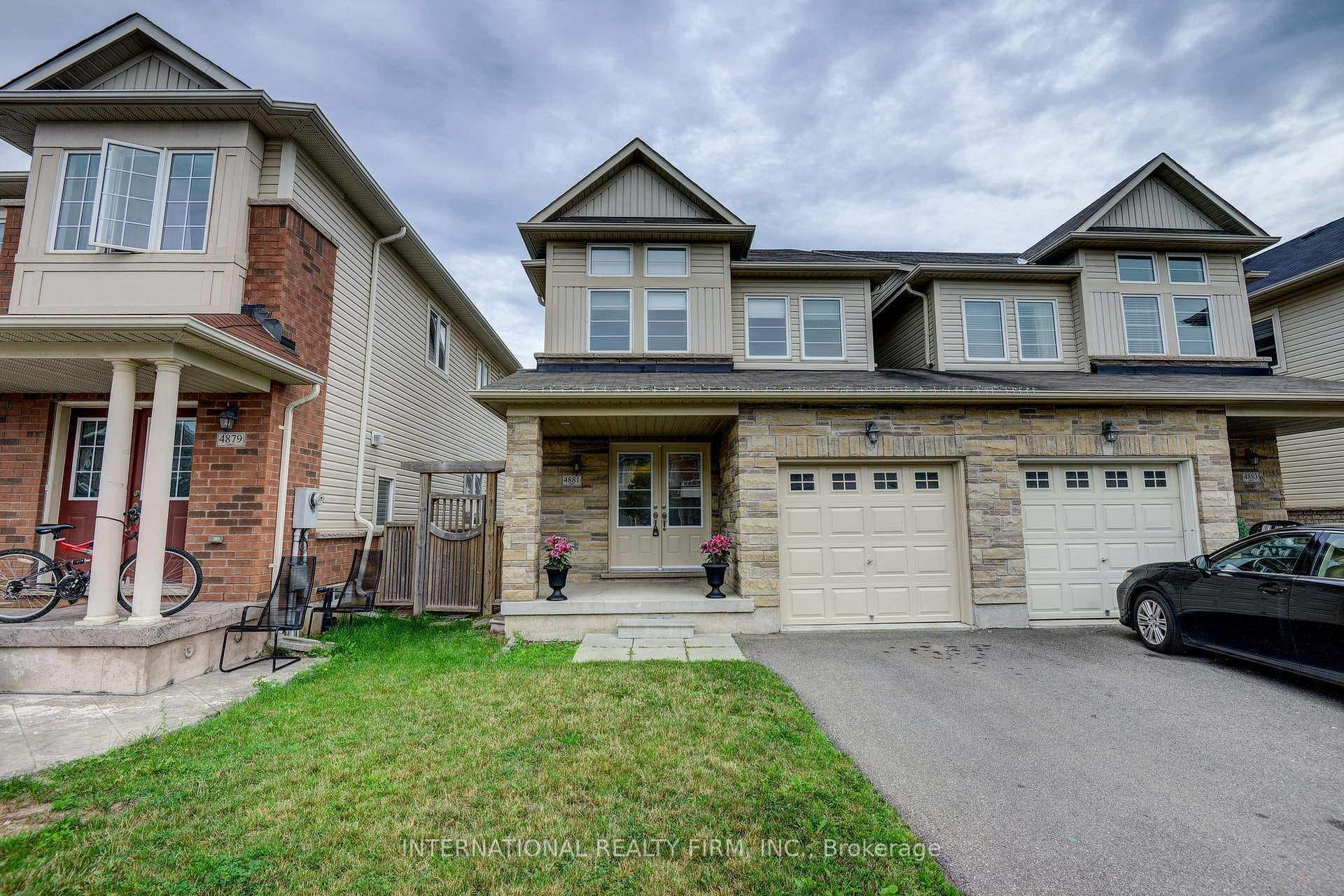 4881 Capri Crescent photo 2